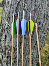 Load image into Gallery viewer, King Arrows - Youth 1/4 inch Wood Arrows with field points - 6 Pack