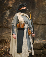 Load image into Gallery viewer, Leather Waist Quiver
