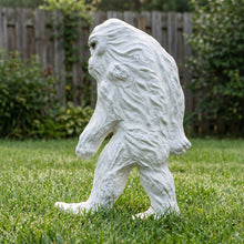 Load image into Gallery viewer, Real Wild 3D Backyard Yeti Archery Target with EZ Pull Foam
